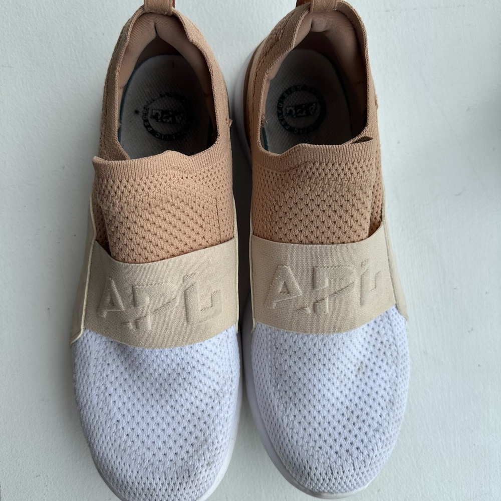 Women’s APL Sneakers - Slip On white